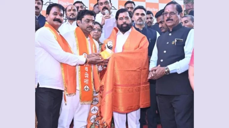 Three former corporators of Thackeray join Shiv Sena (Shinde)